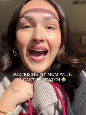 her reaction makes me wanna cry all over again 😭 follow on IG/YT (isa_kristen22) so we can keep surprising my mami together 🫶🏼 #motherdaughter #surprise #cartier #cartierwatch #latinamom #hispanicmom #motherhood #daughters #surprisingfamily 