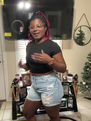 🤣😂🤣😂 Baby I love this young lady.., I thought I’ll up load a few videos before we’re shut down. I started posting on Instagram get the 🔗 on my page to follow ❣️😩😘 #fy #enjoy #fyp #foryoupage #vibes #chill #chillzone #vibe #laugh #laughter #laughteristherapy #funnyvideo 