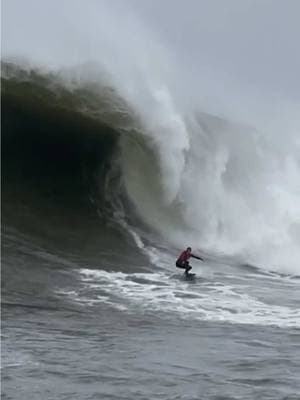 John Mel drawing out a big backside turn on an open canvas. 12.23.2024  📽️ @carptarpitz  #MavericksAwards #mavericks #halfmoonbay #hmb #maverickssurf #surf #surfer #surfing #bigsurf #bigwave #bigwaves #bigwavesurfing #extremesports 