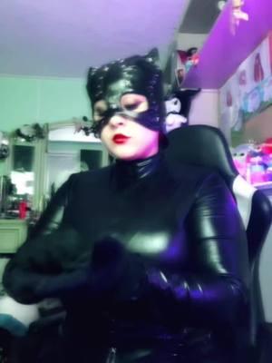 Follow my other socials!!Linktree in bio!!(Still have drafts so got to post more random post spam b4 the end😔) #catwoman #catwomancosplay #selinakyle #selinakylecosplay #batman #batmancosplay #dccomicscosplay  