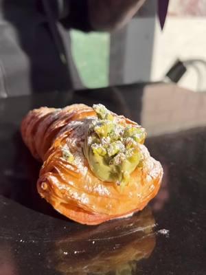 Layers of flaky pastry, creamy pistachio filling, and joy in every bite 🇮🇹 #lobstertail #lobstertok #lobstersoftiktok #italianbakery #italianbaking 