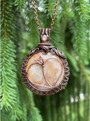 This post was sitting in my drafts, so I had to get it out of the void while I still can! 🍑 I think I made this peach pendant last spring or summer when I was making some of my fruit & berry designs. I used a fossilized palm wood as the main stone & added a faceted peach moonstone to the bail. This pendant is so beautiful, I can’t believe I never posted it! #peaches #wirewrapping #jewelrymaking #peachmoonstone #wirewrappedjewelry #handmadejewelry 