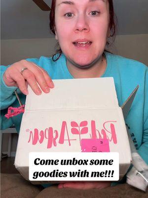 Come unbox some  goodies with me!!!  #mountvernonillinois #fypシ゚viral #fyp #fypage #redaspen #redaspenlove #redaspennails #MakeupUnboxing #BeautyHaul #MakeupLover #NewInBeauty #GlamLife #MakeupAddict #BeautyCommunity #MakeupInspo #UnboxWithMe #MakeupMagic 