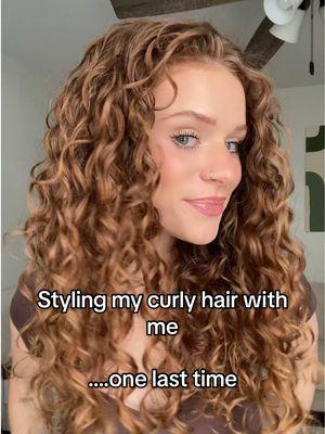 Please continue to love your curls 🫶🏻 thanks curly hair community #curlyhair #redhair #curlyhairtutorial #curlyhairroutine #curlyhairproducts #stylingproducts @Not Your Mother’s @Aveda @Olaplex 