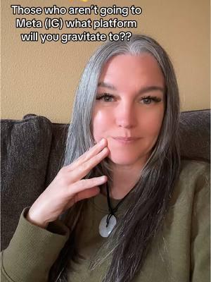 TikTok REALLY helped me during the first year of my gray hair grow out. I thought about giving up SO many times but you all encouraged me and gave me hope!! 🥹💛💫 Thank you!! #rachgoesgray #silversisters #grayhairandtattoos #grayhairmovement #grayhairmovement #silversistersinternational #grayhair #grayhairgrowout #grayhairtransition #iwillmissyou 