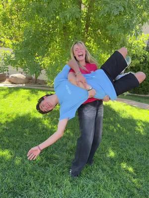 I cant believe she dropped HIM! But she tried anyways!  #toa #theohanaadventure #upsidedownchallenge #ohana #besties 