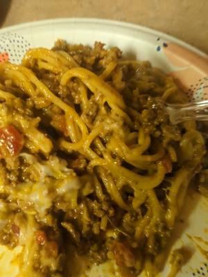 I love taco spaghetti, top with lettuce and sour cream 😋😋😋😋  #sweetasskarma_army💜 #sweetasskarma_army #sweetasskarma #arthritiswarrior💜 #karmasangels💜 @Steven Cox583 #😘😘😘 #tacospaghetti #dinnernight #tasty 