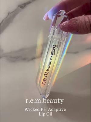 @r.e.m. beauty X @Wicked Movie Oh So Popular Lip Oil ✨🩷  @arianagrande #rembeauty #rembeautyxwicked #rembeautylipoil #rembeautybyarianagrande #wickedmovie 