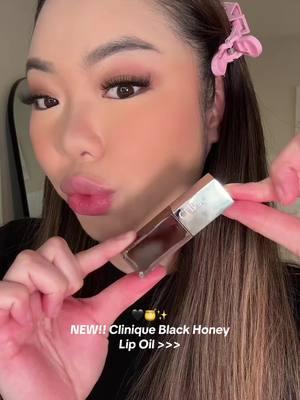 LIKE HELLO???? 🍯🖤✨ @Clinique #giftedbyclinique #lipoil #clinique #blackhoney #juicylips #blush #lippies #newmakeup #makeupreview #lipswatch 