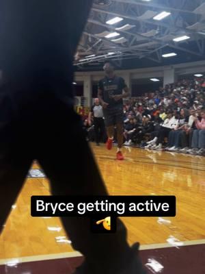 Bryce James getting active at the hoophall classic 💪 #brycejames #basketball #highschoolbasketball 