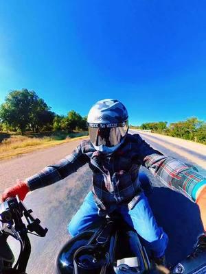 Fall in the morning, summer in the afternoon #rideTX #NTX #bikertok #harleydavidsonlifestyle #flhxs #justanotherblackstreetglide #NTX 