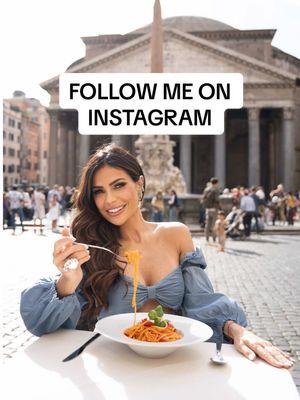 FOLLOW ME ON INSTAGRAM  💂🏻𝐕𝐈𝐏| 𝐏𝐀𝐒𝐓𝐀 🍝 𝐋𝐔𝐍𝐆𝐀 𝐄𝐓𝐈𝐐𝐔𝐄𝐓𝐓𝐄  Quién más hace la segunda❓Corta la pasta 🍝 con los dientes y la devuelve al plato🤣🙈 ❌Do not cut your pasta ❌Although my Dad used to eat it with a spoon 🥄 when we were at home, it is not right! But if you are home alone and you want to do it , then do it.  ❌You can’t swallow your spaguetti until it gets inside your mouth.  ✅For pasta use a fork ! Visualize a circle and involve your pasta using the fork outside in .  Enjoy it! 🇮🇹😋 💂‍♀️         ❌NO puedes picar la 🍝😂😂😂Mi papá una vez botó a un novio de la casa por comerla así. 🤣 ❌Aunque papá la comía con 🥄 cuando estábamos solos, NO se debe usar. Pero repito, si estás en casa, solo o con la familia y te provocó, adelante. ❌ No puedes chupar hasta que que la pasta llegue a tu boca.  ✅ La pasta se come solo con el tenedor.  E imagina una especie de círculo para que vayas comiendo alrededor de él. No comas desde todos los ángulos del plato. Ver por pedacitos o imaginando un círculo grande 🌀de afuera hacia adentro. Vas comiendo de afuera hacia adentro! 😋 Asegúrate de disfrutarla. 🇮🇹 #VIP  #etiquette #etiqueta #ladyetiquette #ladytips #ElegantTips #pastaetiquette #pastalunga