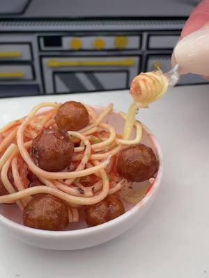 Spaghetti remix 🍝#kellysminiverse #miniverse #fyp #makeitmini #spaghetti #miniverseremix 