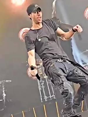 I like it 🔥🔥Missing Enrique concerts so much! Hoping for many more in 2025!  #enriqueiglesias #fyp #kingoflatinpop #concert #performing #singing @Enrique Iglesias 