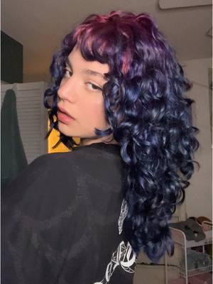 🤭😭 this is sad 😞 my insta is leaked peeps #curlygirl #coloredhair #bluehair #curlyhair #wavyhair #hairdye #curlyhairroutine #hairroutine #showerroutine #fy 