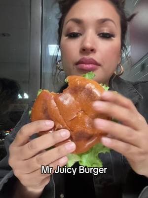 Not me acting like tik tok isn’t going away in the next hr or so🤣🤣 burger was 10/10 !!!  Loved it and they sell alcohol, the one off San Pedro location.  #sanantonio #satx #mrjuicy #foryou #viralvideos  #burger #bacon #baconburger #sanantonioburgers 