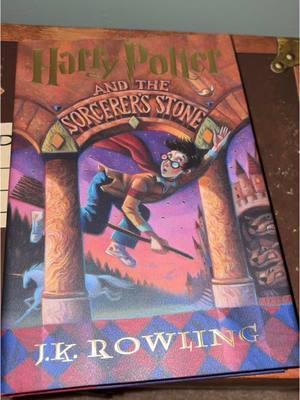 first book of 2025 🥲🫶🏼 i’ve been waiting for this one for so long!! #harrypotter #harrypotterandthesorcerersstone 