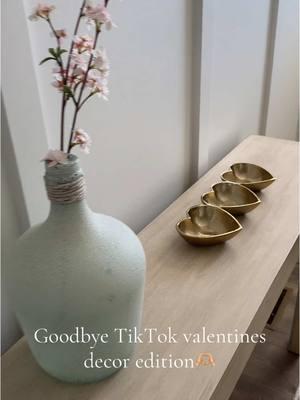 So TikTok was gone last night…. But now today I can post this?! 🤷🏻‍♀️ #tiktokvalentines #valentinesdecor #vdaydecor #ValentinesDay #valentinesdaydecor 