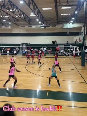 I’m the one on the court that is wearing green, BUT CLUBBBBB SEASONS BACK!! @violet💋🎱🐆 @Lesleigh Read #viral#volleyball#tiktokisback#viralvideo#fypシ゚viral #fypp#CapCut #vollyeball#travel#travelvolleyball#clubseason#tounrneys