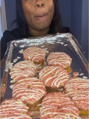 WERE BACK BABYYYYYY 😂 Yall know I couldn’t wait to post my video 😂😂 #Foodie #milwaukeefoodie #contentcreator #fyp #eatwithme #review #foodtiktok #viralvideo #viralvideo #donuts #doughnuts #strawberry #biscuitdonuts #biscuit #tiktoker 