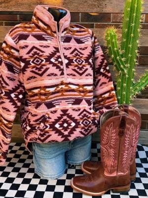 Swooning ⭐️💠 #westernaccessories #westernstyle #westernlifestyle #westerngifts #westernfashion #westernwear #wrangler #westernootd #westernjacket #rodeofashion #rodeotok #rodeo #fleece #sherpa #corralboots 