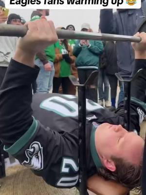 135 Lbs for 30. Are we impressed ? 🧐. #NFLfootball #NFLPlayoffs #philadelphiaeagles #larams #fans #benchpress 