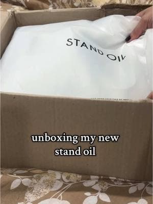 she’s so cute ! #standoil #unboxing #bags 