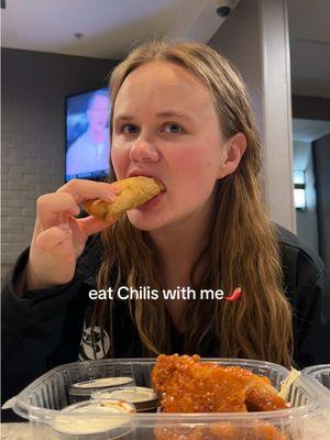 huge @Chili’s Grill & Bar fan!!!! also welcome back, you all deserve some chilis today!!!!🤤🌶️ #chilis #chilismukbang #mukbang #eatwithme #momdinner #latenightfood #latenightsnack 