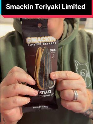 Don't wait to get this limited edition flavor from @SMACKIN’ Sunflower Seeds otherwise it'll be sold out. Smackin Sunflower Seeds Limited Release Teriyaki Flavor!!  #smackinsunflowerseeds #sunflowerseeds #saltysnacks #sunflowerseeds #snackhack #limitededition #limitededitionflavor #limitedrelease #teriyaki #SmackinSeeds #proteinsnack #SnackTime #newarrival #proteinsnacks #seeds 