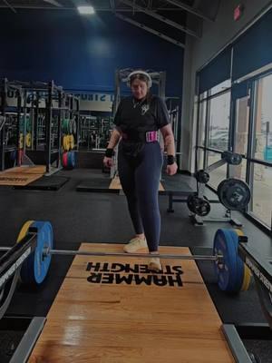 oh sheeeee's back #fitnessmotivation #happier #happy #discipline #weighttrainingforwomen #weighttraining #fyp #viral #lifting #girlswholift #personaldevelopment #GymLife #workout #deadlift 