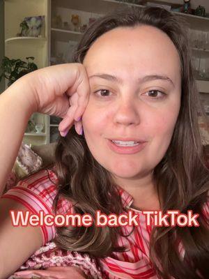 Hello old friend, I missed you #tiktok #tiktoker #welcomeback #welcome #hello #whatdidyoudo #twin #twins #reading #books #book #BookTok #fyp #foryou #schmidttwins 