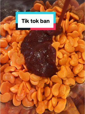 Tik tok is back up after the ban🫶🏼🙏 #fyp #candy #ban #tiktok #bussin #yaboychamoy