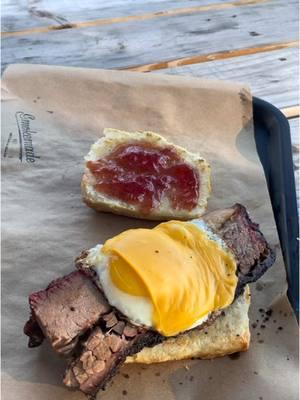 @Smokemade Meats + Eats #madeinorlando #orlandoblogger #orlandofoodblogger #orlandofoodie #bbq #brisket #breakfasttacos #orlandoeats #breakfastsandwich 