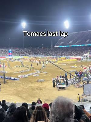 Tomacs last lap at San Diego #supercross #monsterenergysupercross #monsterener #elitomac #motorcross 