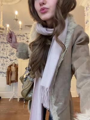 Hello beautiful people #tiktokban #tiktokisback #ootdinspo #ootdinspiration #fashiontiktok #fashion #coat #pennylane 