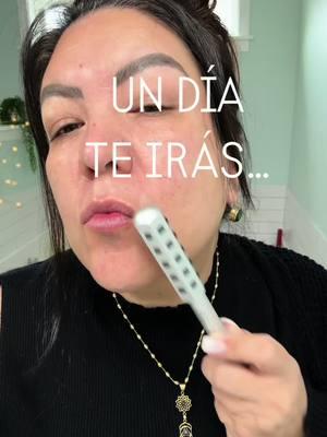 La paz interior no es un lujo, es una necesidad. Vivir en el presente es el único camino para encontrarla, pero nos pasamos la vida persiguiendo el pasado o temiendo el futuro. Nos llenamos de cargas emocionales que no nos corresponden y de preocupaciones que nunca suceden. ¿El resultado? Una mente agotada y un corazón desconectado. Si algo te roba tu paz, te está robando la vida. Aprende a identificar esas cosas, personas o situaciones que te drenan y aléjate sin culpa, porque tu bienestar no es negociable. No podemos sanar si seguimos permitiendo lo que nos lastima. Cada decisión que tomas es un mensaje al universo sobre lo que crees que mereces. ¿Qué estás permitiendo? Si alguien, algo o incluso tus propios hábitos están costándote tu paz, detente y reflexiona. Nadie más va a proteger tu energía, nadie más puede decidir por ti. La verdadera paz comienza cuando pones límites claros y eliges priorizarte. Es un acto de amor propio que no puedes posponer más. Si estas palabras te resuenan, mi libro Sánate desde adentro te ayudará a profundizar en el proceso de reconectar contigo mismo y construir esa paz interior que tanto anhelas. No es magia, es trabajo, pero vale cada esfuerzo. Encuentra herramientas, reflexiones y pasos prácticos para sanar desde lo más profundo de tu ser. Adquiérelo ahora desde el enlace en mi perfil. Tu bienestar está a un clic de distancia. #amorpropio #autoestima #sánatedesdeadentro #sana #pazinterior #crecimientopersonal #mujeres #autoayuda #reflexiones #despertar #espiritualidad 