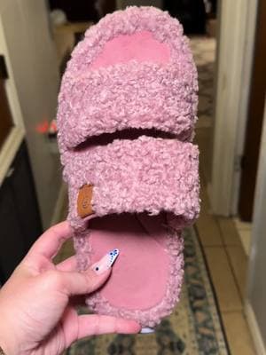 Soft slippers with hard bottom #Slippers #HouseShoes #SoftSlippers #CuteHouseShoes #CuteSlippers 