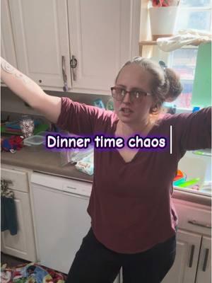 Dinner time chaos! #stayathomemom #momlife #momof5 #dinnertimechaos #dinnertime #chaos 