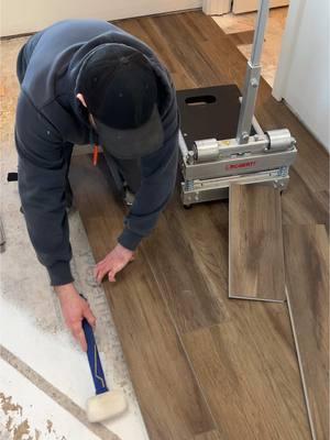 LVP flooring #tool #construction #remodel #satisfyingvideo #fyp #trending #viralvideo #wood #DIY #asmr #repair #lvp #lvt #laminate #vinyl #laminateflooring #flooringinstallation #stairs #handyman #hardwoodflooring 