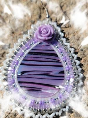 💜💜💜💜 #simplicity #beautiful #oneofakind #beadwork #beadedearrings #arizonacheck #MadeWithLove #Love #crafts #fortapachereservation #whitemountainapache #arizonacheck #purple #roses #simplicity 