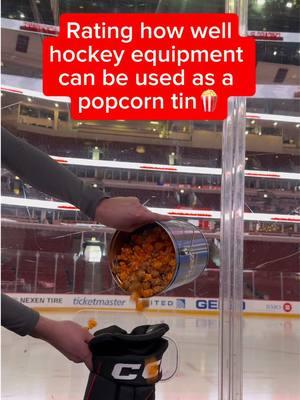 games at the UC are better with Garrett Popcorn🍿 #blackhawks #garrettpopcorn #NationalPopcornDay 