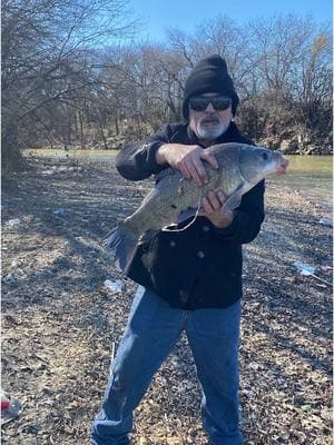 TikTok is back and so is Pops with a nice buffalo #reelzgonewild #reelin_with_beau #Texas #river #carpfishing #carp #fishing #pops 