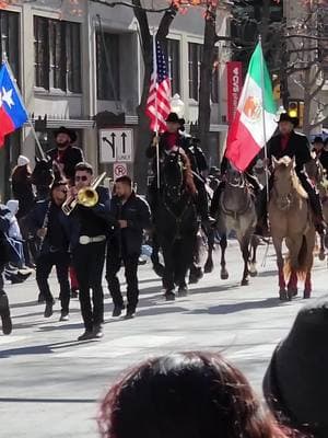 Mexico representando en Fort Worth Stock Show Rodeo Parade 2025 💪🐎 🇲🇽🇨🇱🇺🇲 #fyp #paratii #foryoupage #caballos #horse #mexico #texasrodeo  #fwssr #fortworthstockshowandrodeo #vivamexico #caballosbailadores #Fresian  #caballosespañoles 