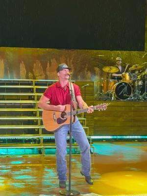 Parker McCollum front row at Red Rocks is a must do! #parkermccollum #redrocksampitheater #goldchainnation #parkermccollumconcert 