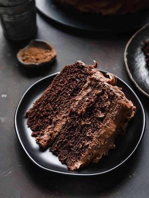 Chocolate Cake makes everything better!  This rich, moist chocolate cake is paired with a luxurious cream cheese frosting! It’s perfect for any special occasion, or if you’re in the mood for chocolate.  Click on the Linktree link in my Bio for the recipe 🍫 #bakersofinstagram #madefromscratch #snacks #food #parties #saltandbaker #desserts #baking #weekendbaking #cake #chocolatecake #chocolate #chocoholics #richchocolate #chocolatecakewithchocolatefrosting #chocolatelovers #chocolatefrosting #creamcheesefrosting #cakelovers #ValentinesDay #birthdays #birthdaycake  https://saltandbaker.com/chocolate-cake-recipe/