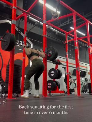 SHES BACK! Let it be known - I never faked my workouts, I’m actually that strong ;) #motivation #gymfit #gymmotivation #workoutvlog #pr #backsquat #gymvibes 