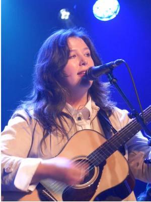 well this is awkward… in other news, i met sasha colby last night! #lucydacus #homevideo #goinggoinggone #lucydacusedit #lucydacustiktok #lesbian #brooklynsteel @lucy dacus @Team Lucy Dacus 