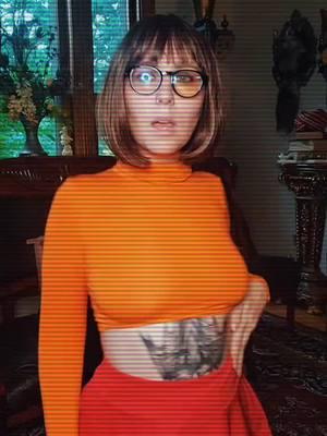 In celebration here is one of my favorite transitions #daphne #velma #scoobydoo #scoobycosplay #daphneandvelma #velmaanddaphne #nerdygirls #girlswithglasses 