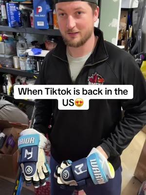 Never been so happy to open my phone before!! Lets keep this train going!! - Tolller hockey tonight!! - #hockeygoalie #hockeycontent #tiktok #hockeytiktok #rollerhockey #hockey 