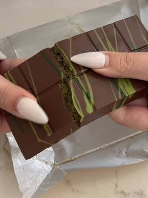 we got the real deal 🤝 #dubaichocolate #dubaichocolatebar #dubaichocolates #foodtasting #tastetest #asmr #chocolatebar 